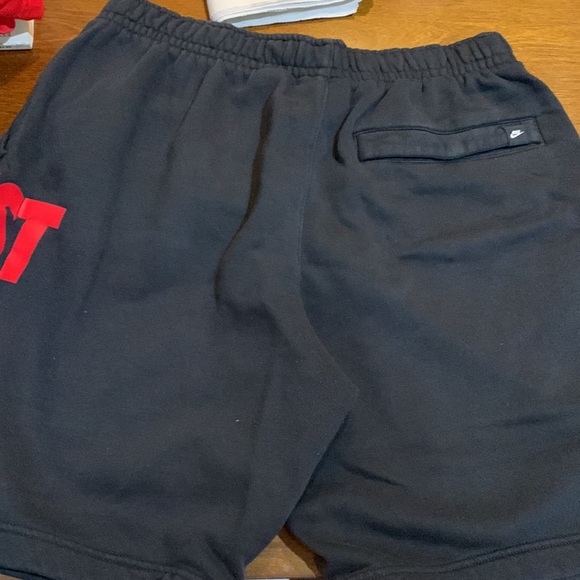 Nike sweater and short outfit - Picture 3 of 7